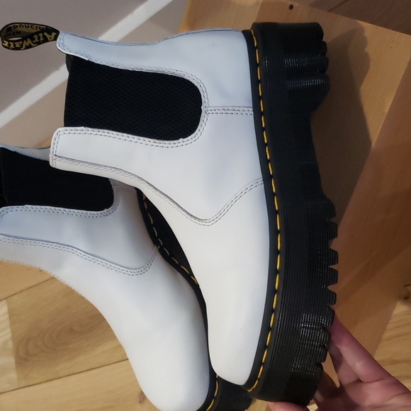 Like new 2976 quad white leather chelsea Dr Martens platform boots 7 U.S. - Picture 2 of 11